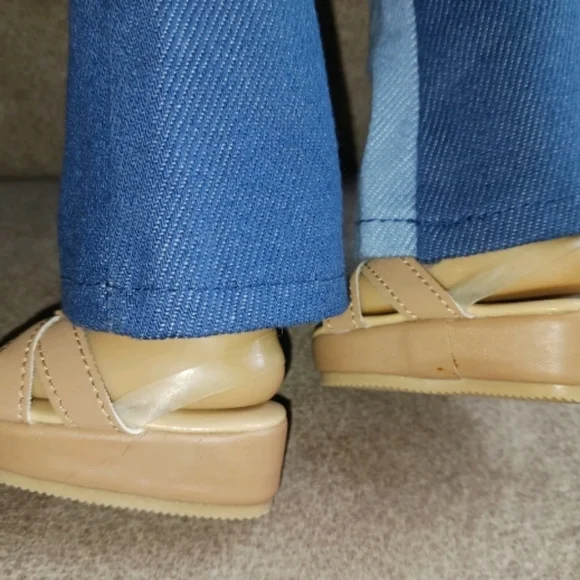 18" American Girl Doll Julie Albright - Picture 10 of 16